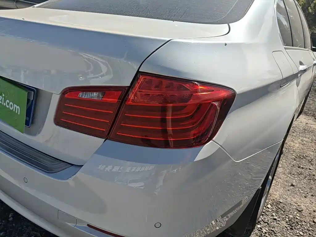 BMW 5 Series — миниатюра 8