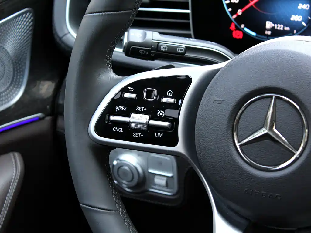 Mercedes-Benz GLS — миниатюра 8