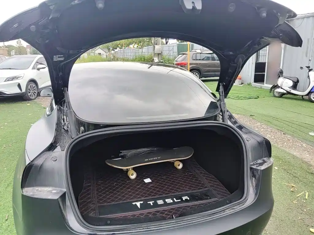 Tesla Model 3 — миниатюра 19