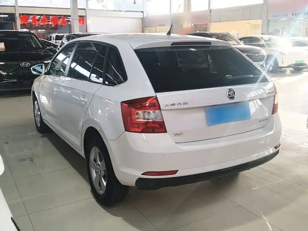Skoda Rapid Spaceback — миниатюра 5