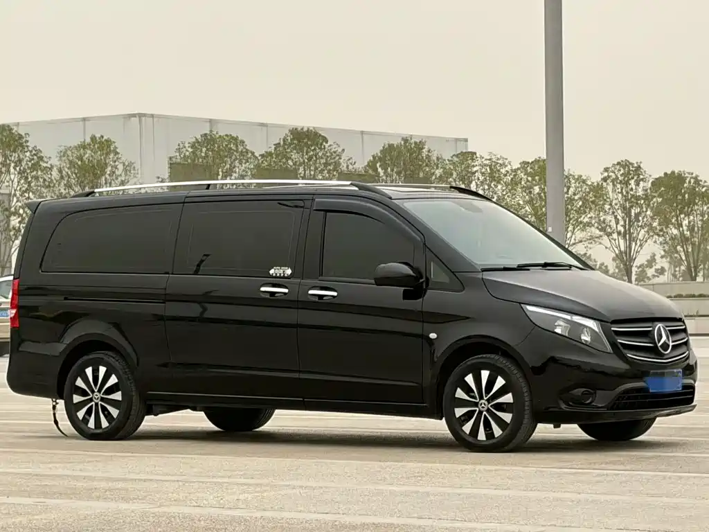 Mercedes-Benz Vito 2023 2.0T Elite 7 мест