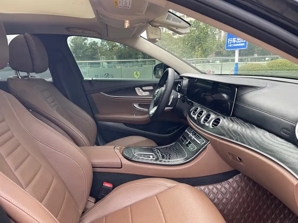Mercedes-Benz E-Class — миниатюра 5