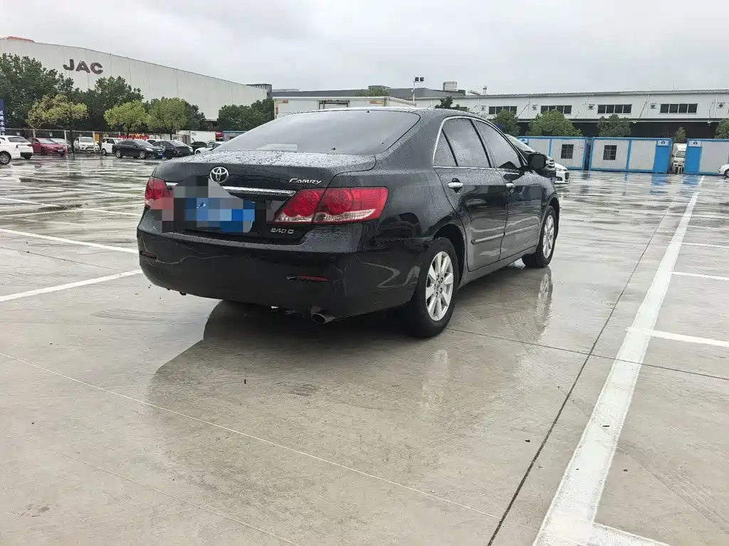 Toyota Camry — миниатюра 9