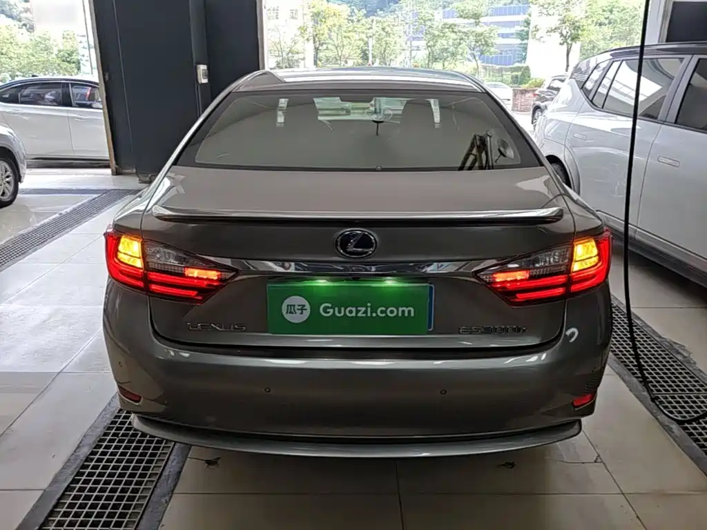 Lexus ES — миниатюра 6