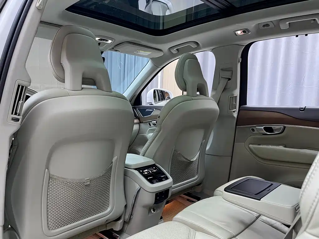Volvo XC90 2015 T6 7 мест