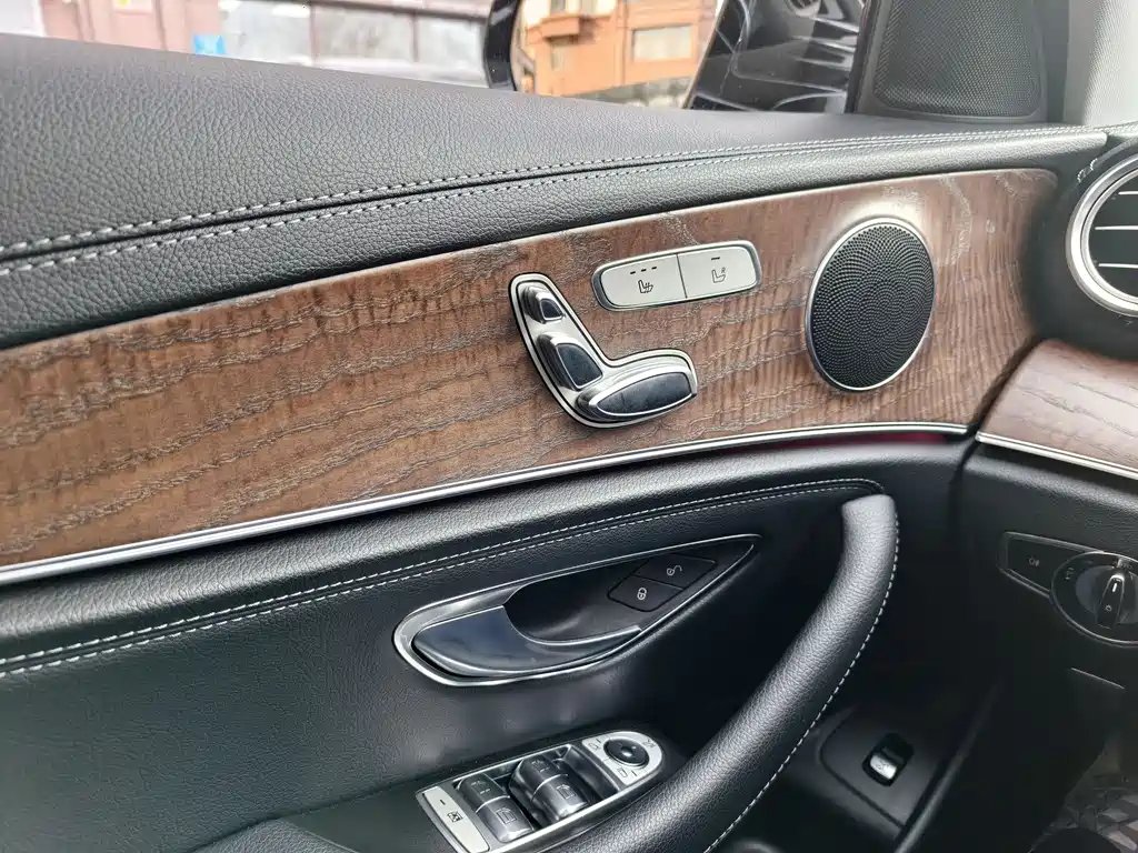 MERCEDES-BENZ E CLASS