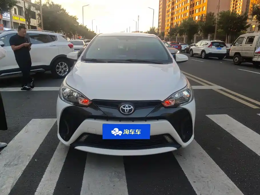 Toyota Yaris L — миниатюра 2