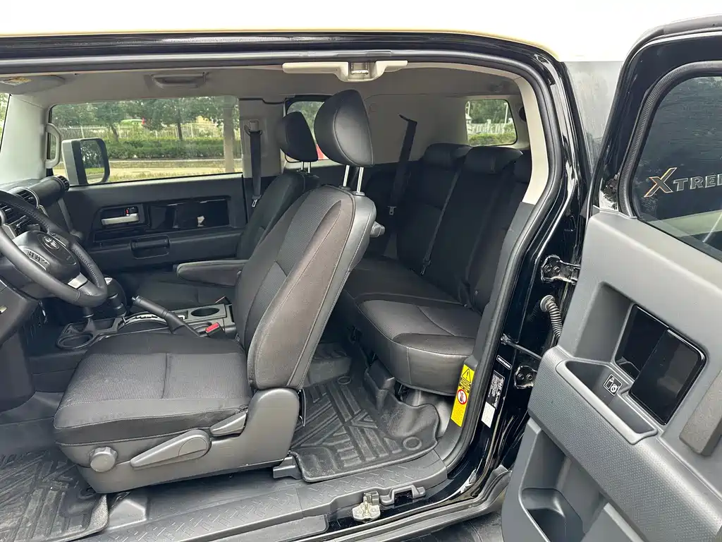 Toyota FJ Cruiser — миниатюра 8
