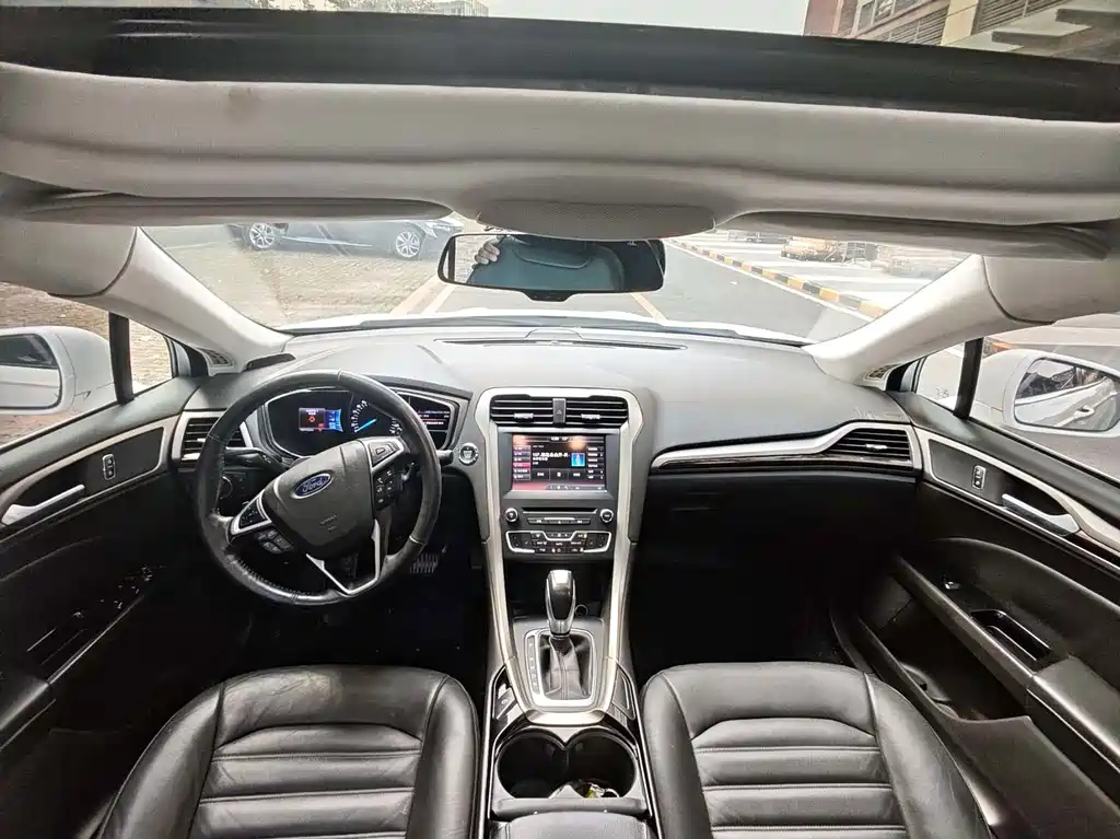 Ford Mondeo — миниатюра 6