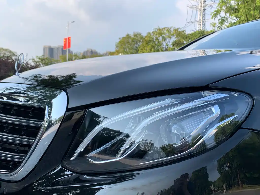 Mercedes-Benz E-Class — миниатюра 11