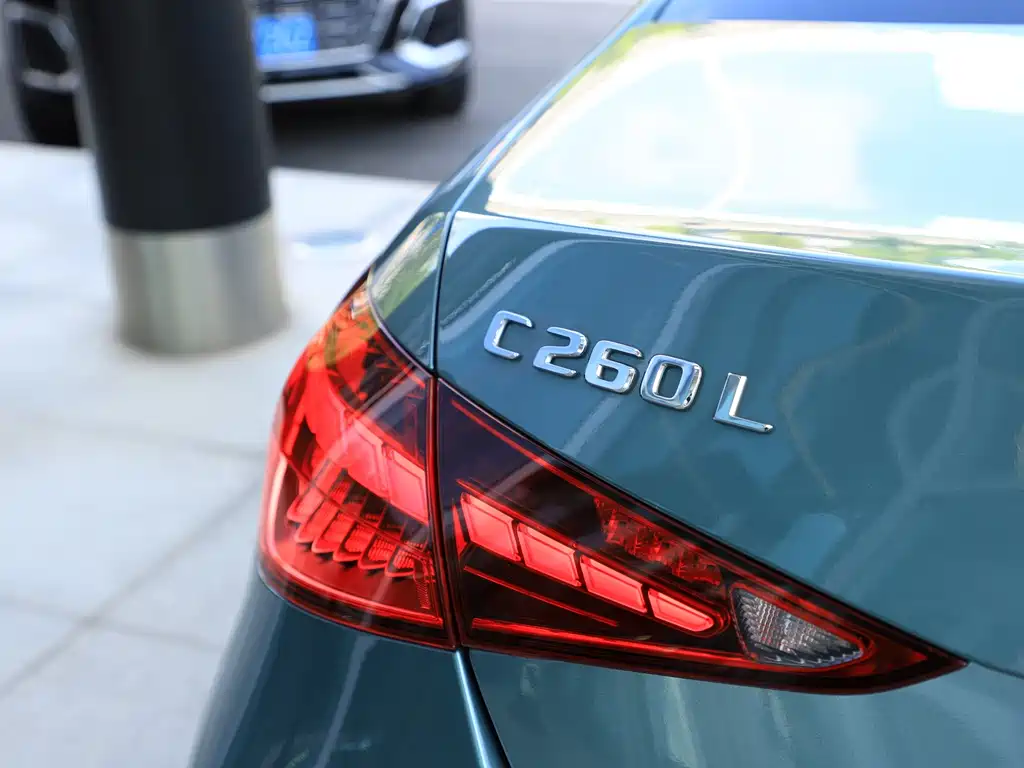 Mercedes-Benz C-Class — миниатюра 8