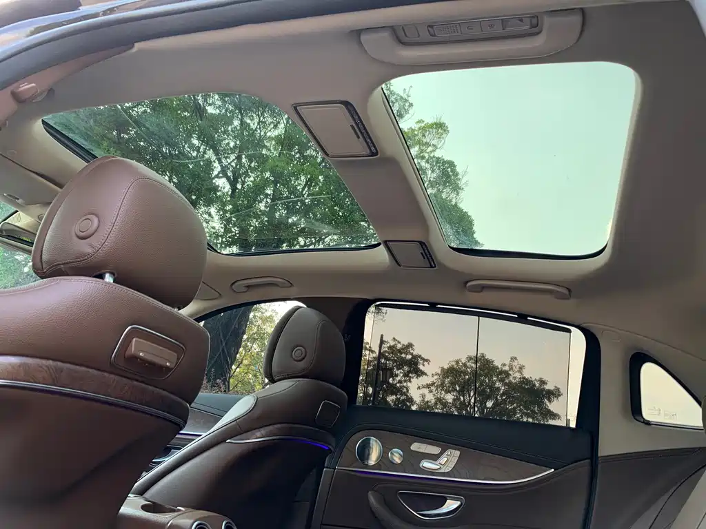Mercedes-Benz E-Class — миниатюра 7