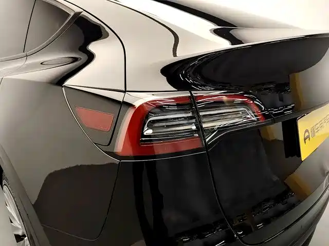 Tesla Model Y — миниатюра 19