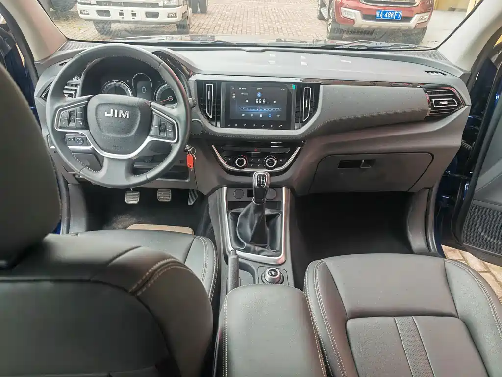 Isuzu RE-MAX 2025 2.4L MT Standard