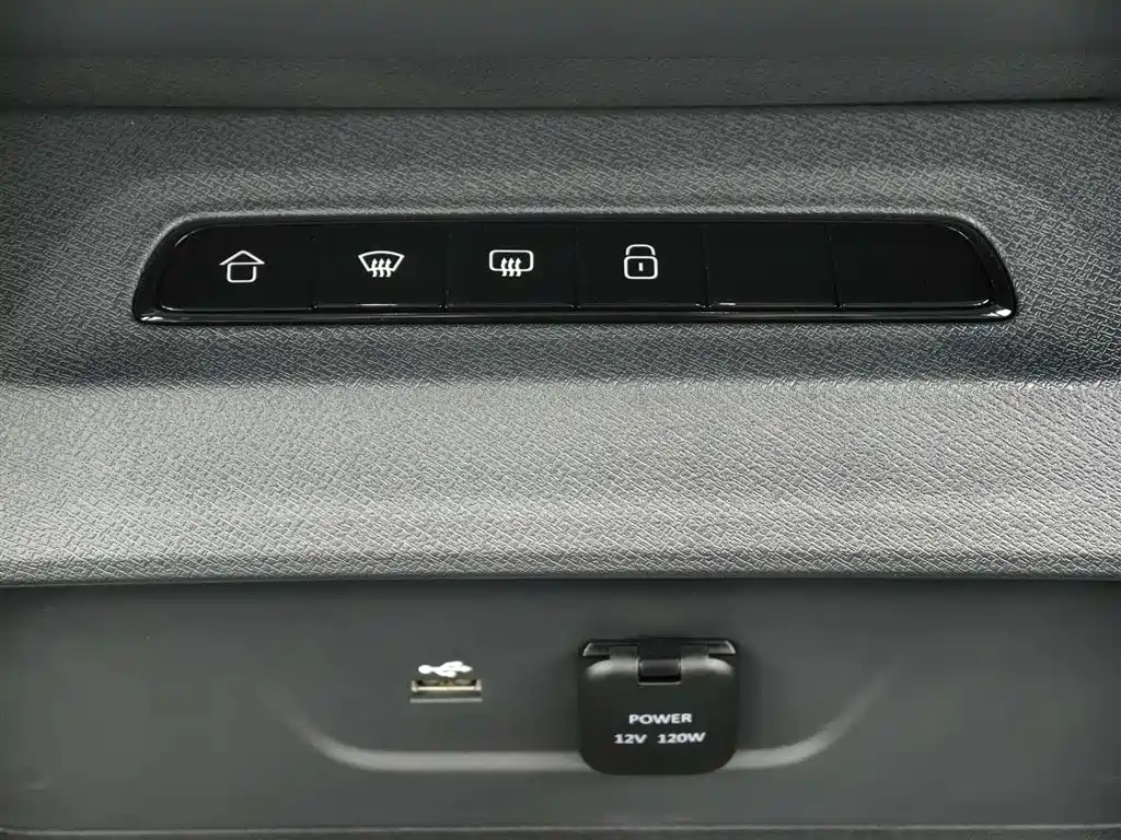 SAIC MAXUS EVERYONE 7