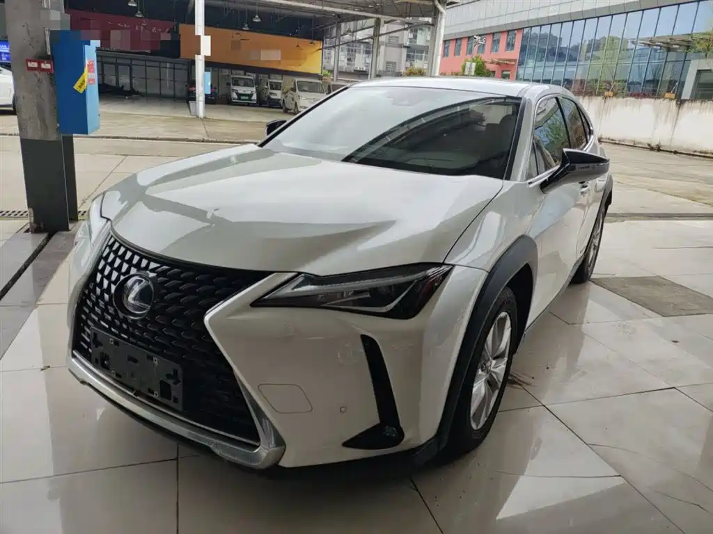 Lexus UX 2021
