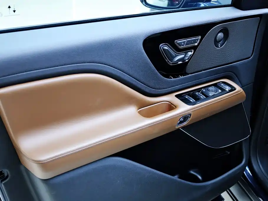 Lincoln Aviator — миниатюра 17