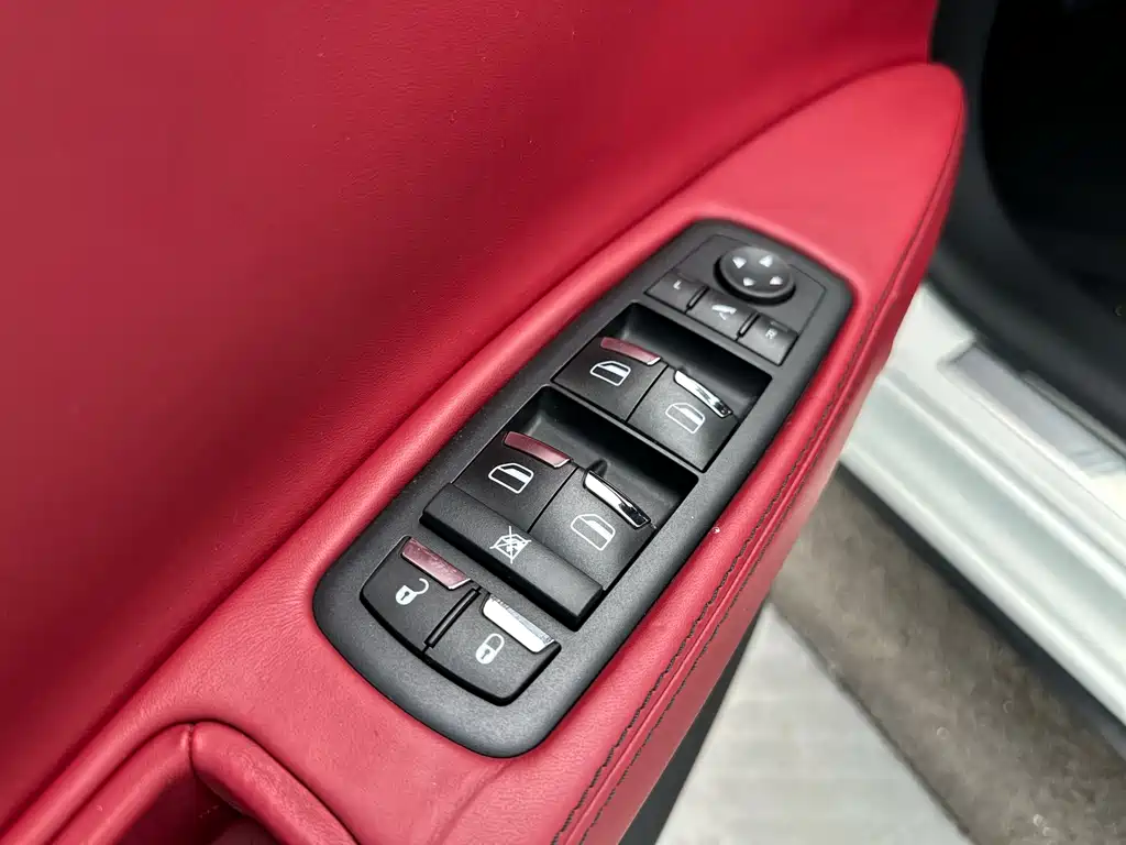Maserati Quattroporte — миниатюра 10