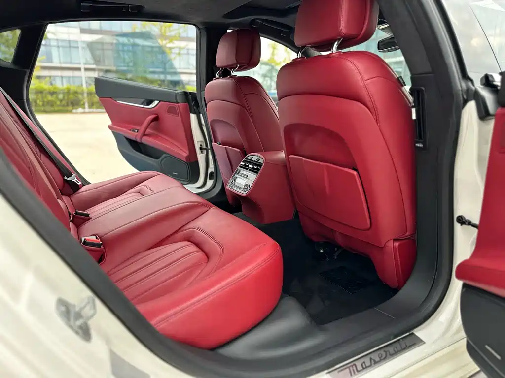 Maserati Quattroporte — миниатюра 15