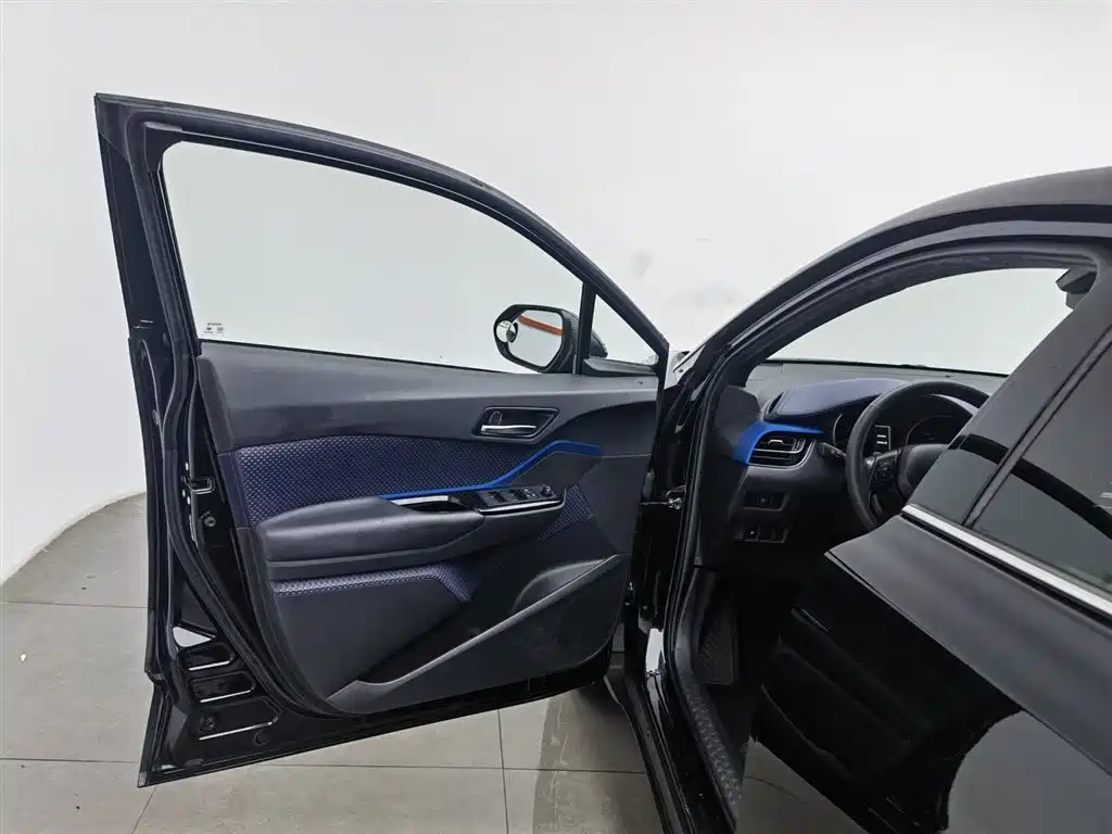 Toyota C-HR 2018 2.0L Luxury V