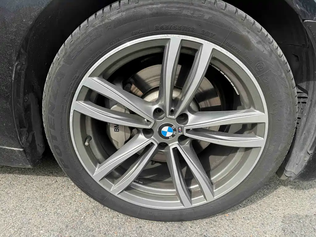 BMW 7 Series — миниатюра 8