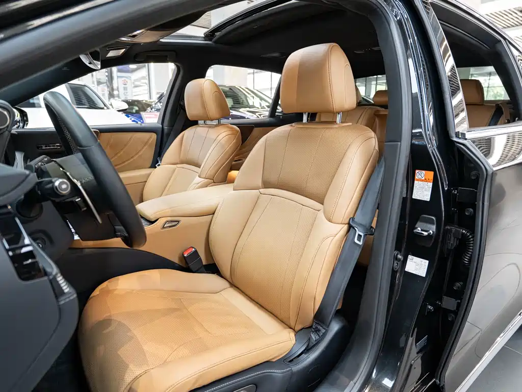 Lexus LS — миниатюра 11