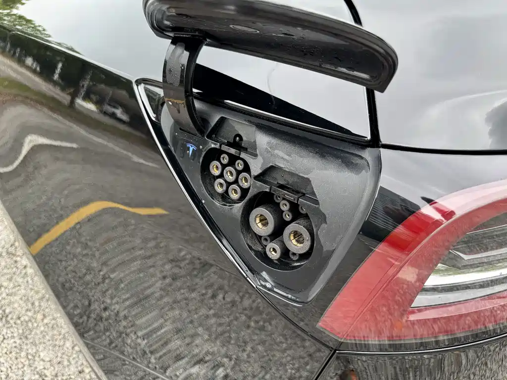 Tesla Model 3 — миниатюра 27