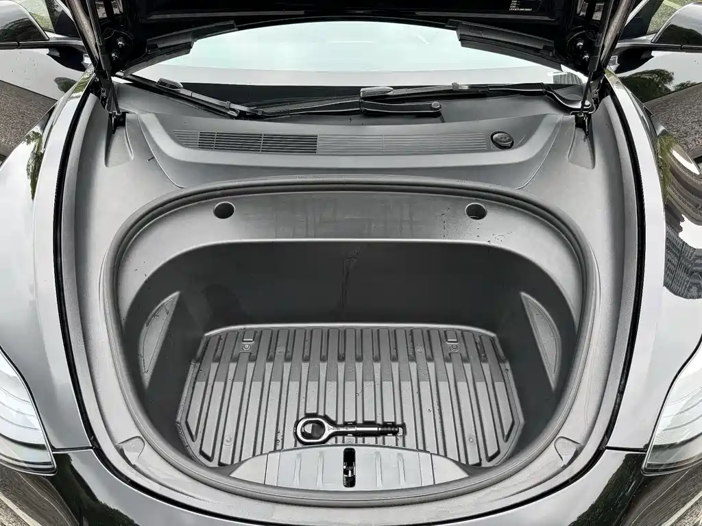 Tesla Model 3 — миниатюра 28