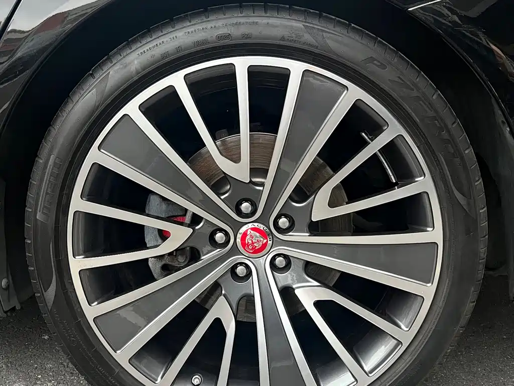 Jaguar XJ — миниатюра 4