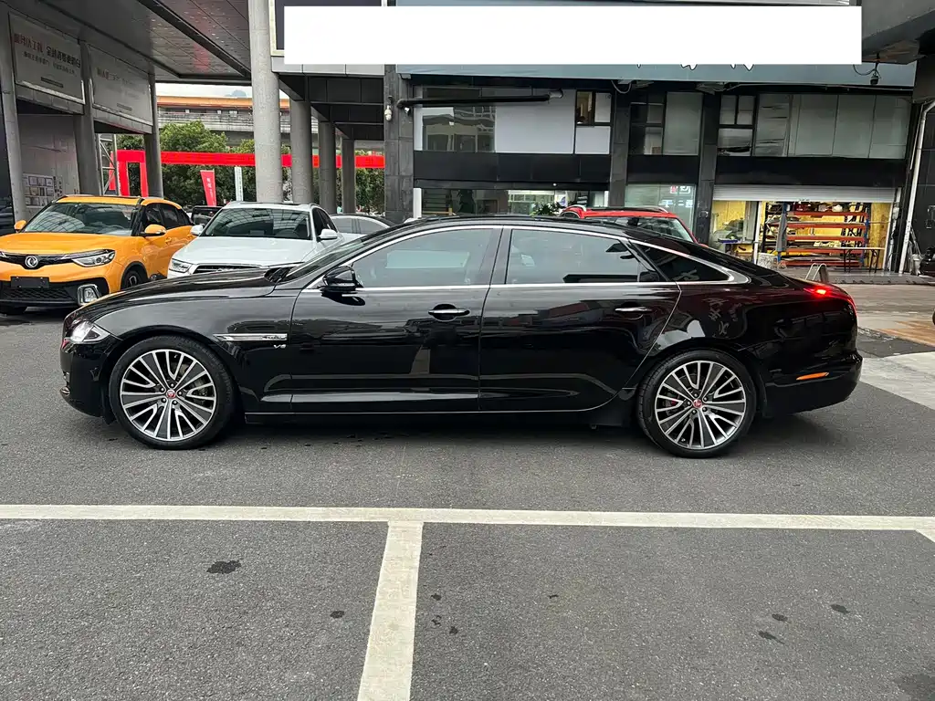 Jaguar XJ — миниатюра 13