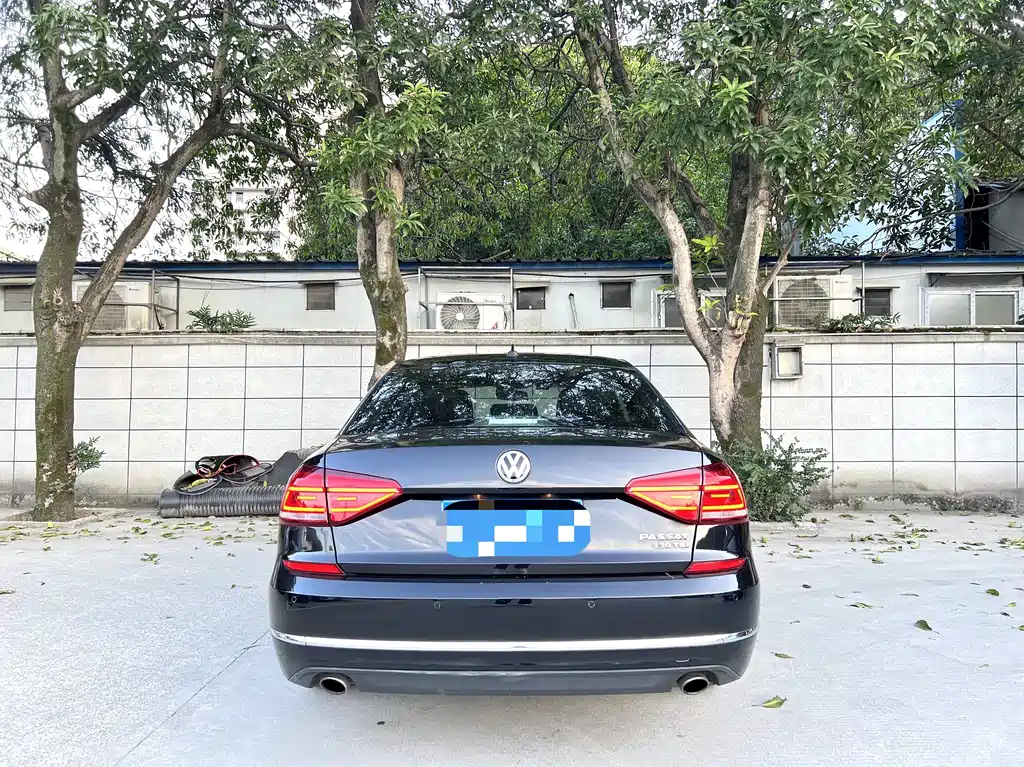 VOLKSWAGEN PASSAT
