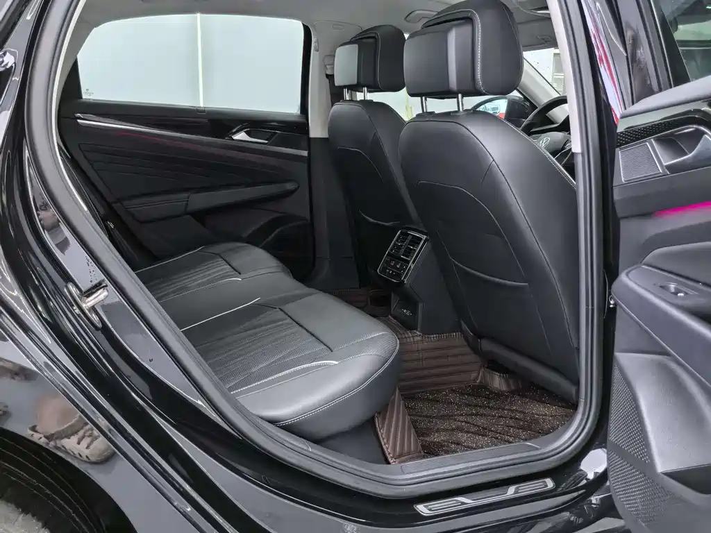 Volkswagen Passat 2022 330TSI Luxury