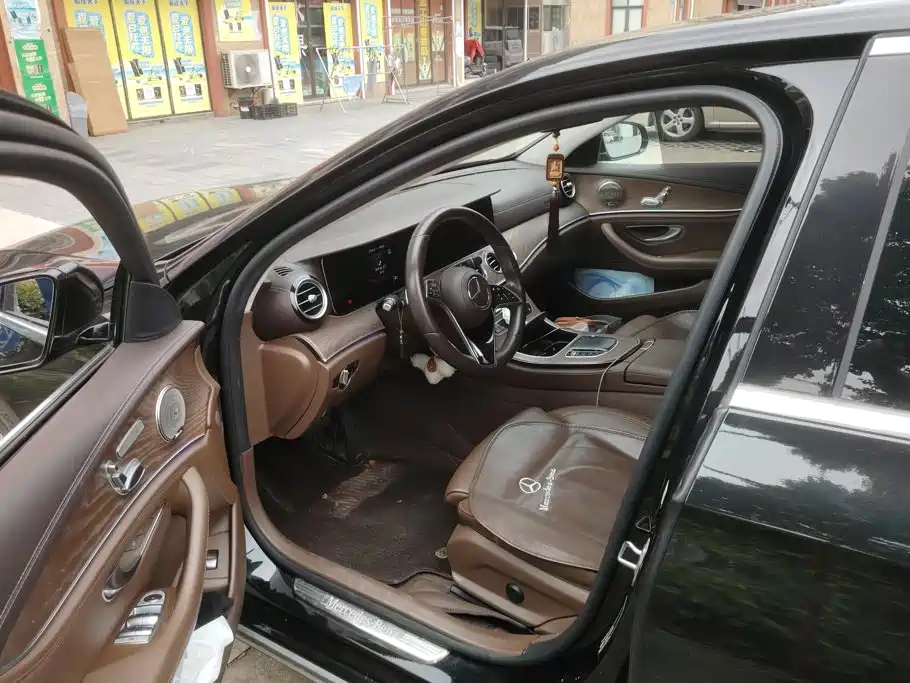 Mercedes-Benz E-Class — миниатюра 9