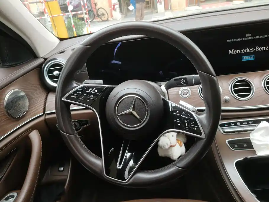 Mercedes-Benz E-Class — миниатюра 15