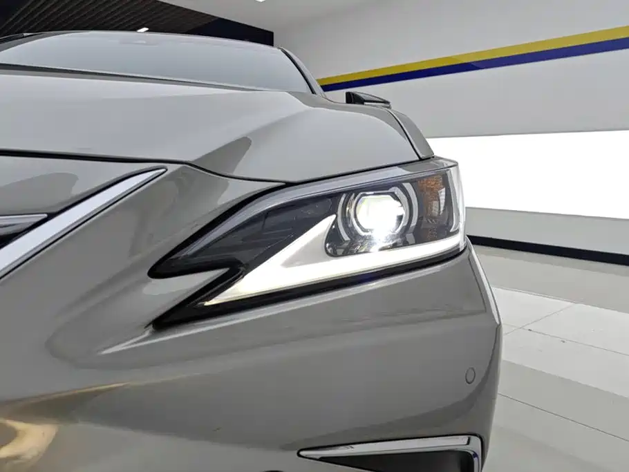 Lexus ES — миниатюра 5