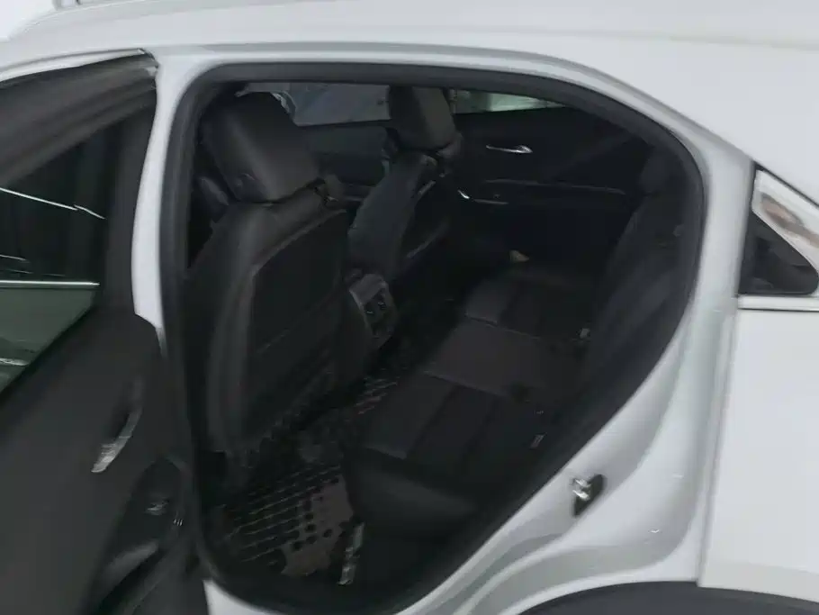 Cadillac XT4 — миниатюра 11