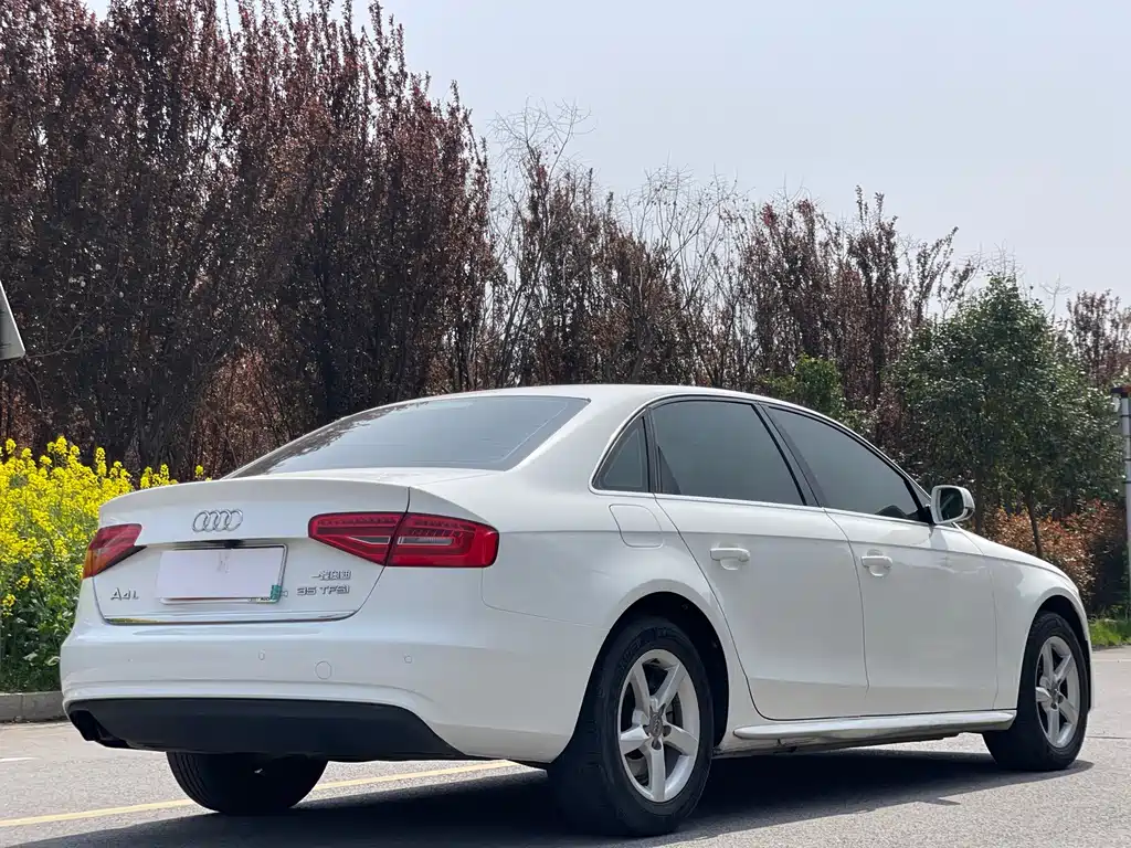 Audi A4L 2013 35 TFSI AT Comfort