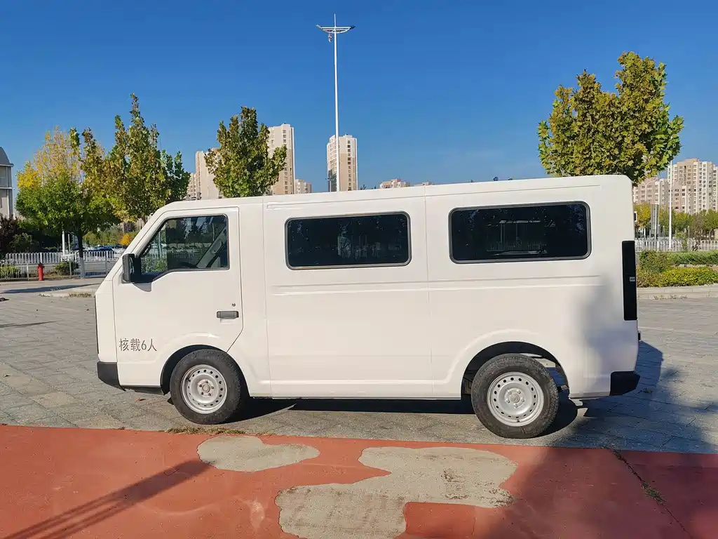 SRM Xinyuan E3 — миниатюра 8