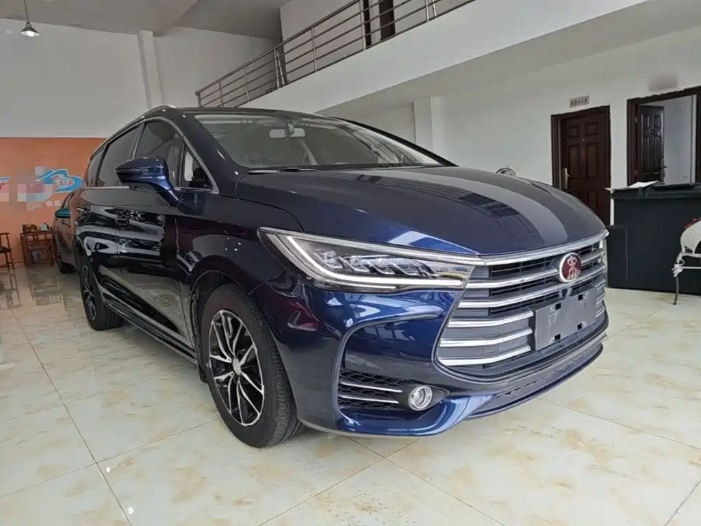 BYD MAX — миниатюра 4