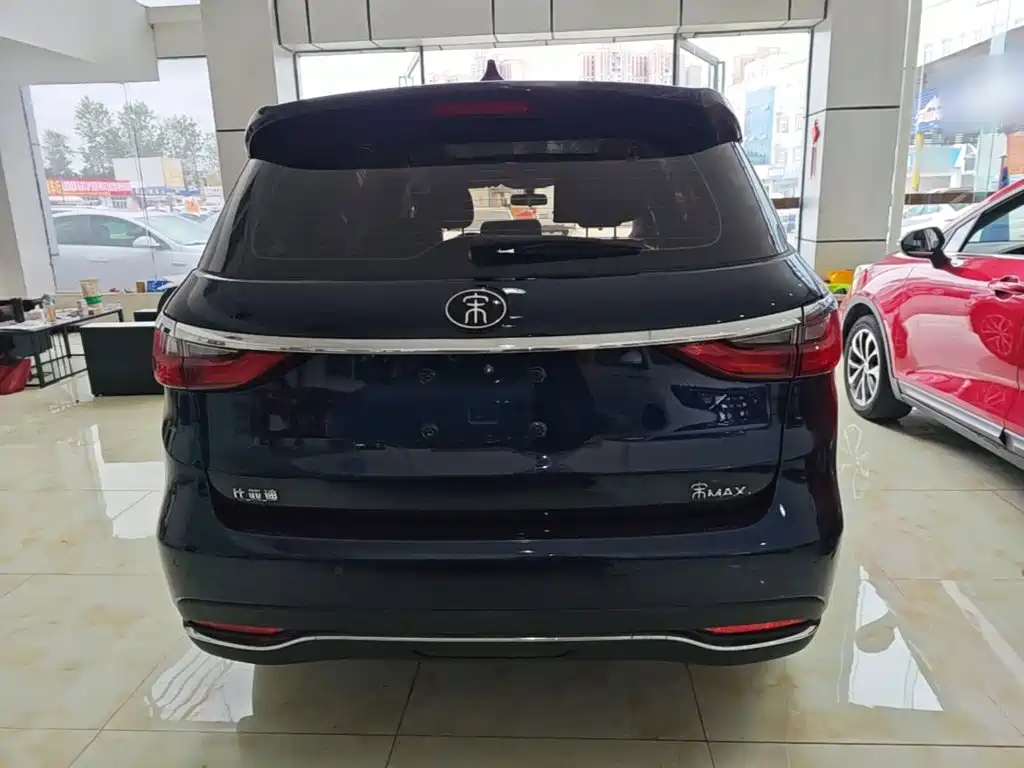 BYD MAX — миниатюра 6