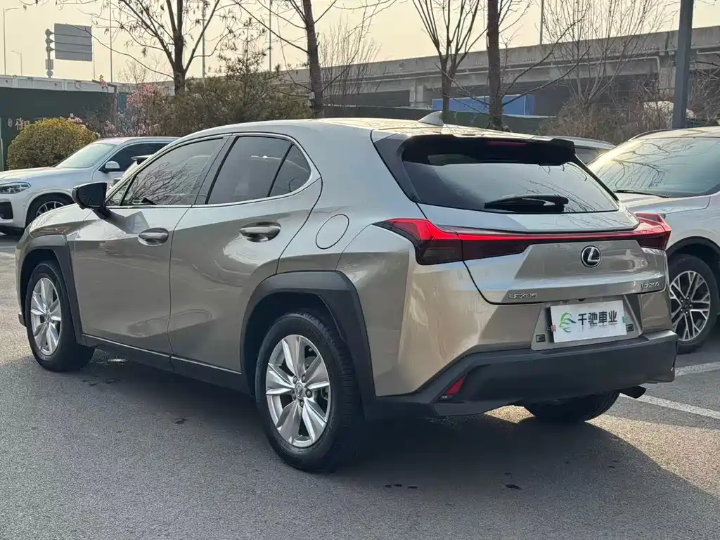 LEXUS UX