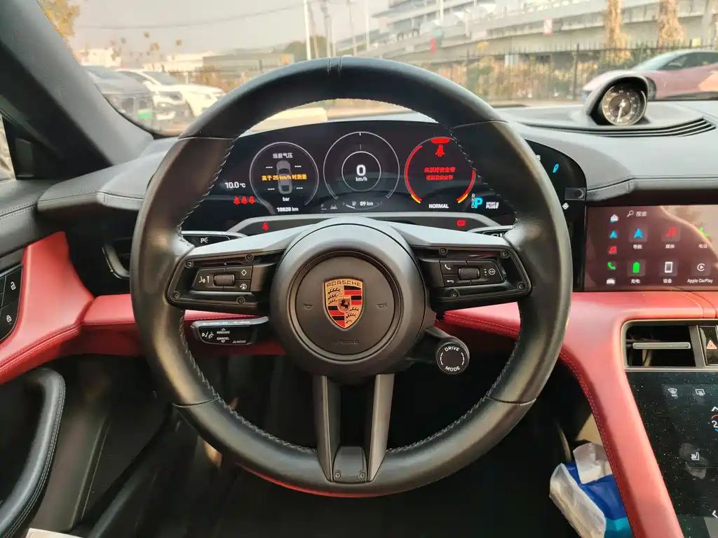 PORSCHE TAYCAN