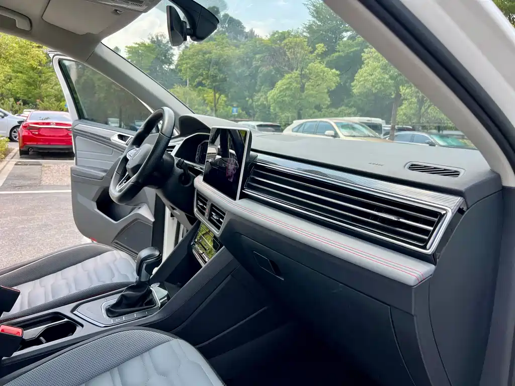 Volkswagen Tiguan X — миниатюра 13