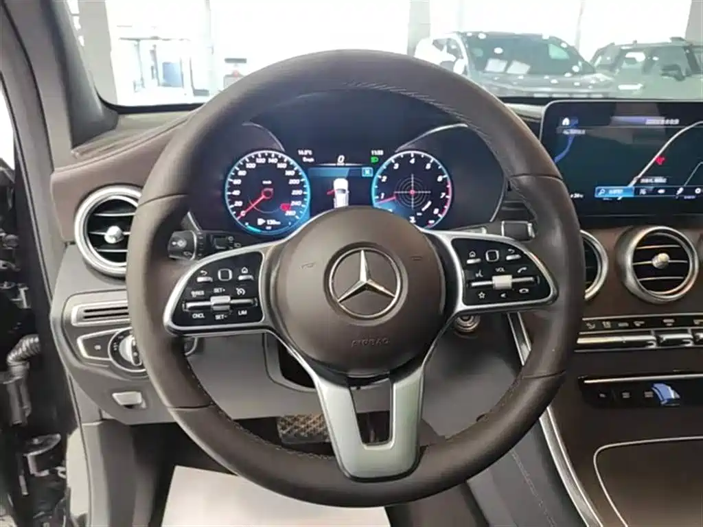 MERCEDES-BENZ GLC