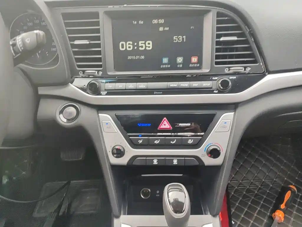 Hyundai Elantra — миниатюра 13