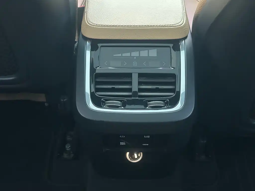 Volvo XC90 — миниатюра 10