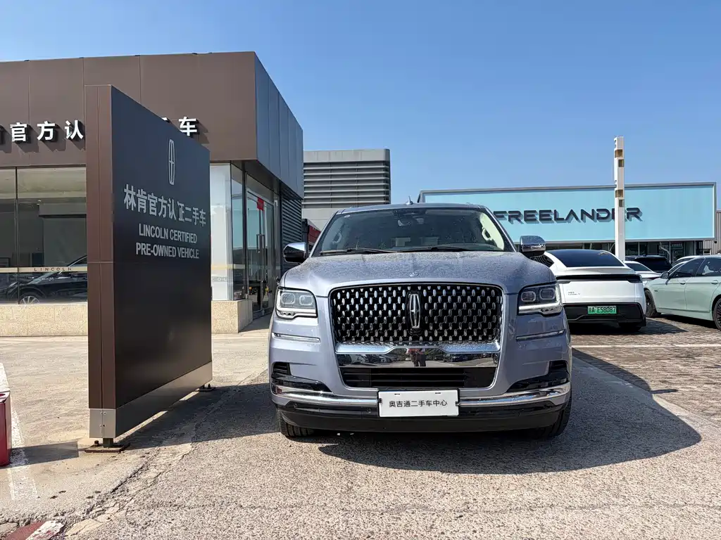 Lincoln Navigator — миниатюра 2