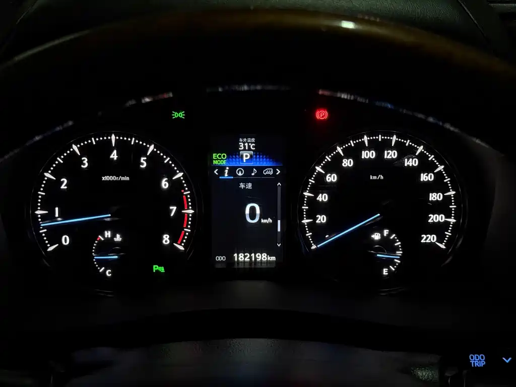 Toyota Alphard — миниатюра 12
