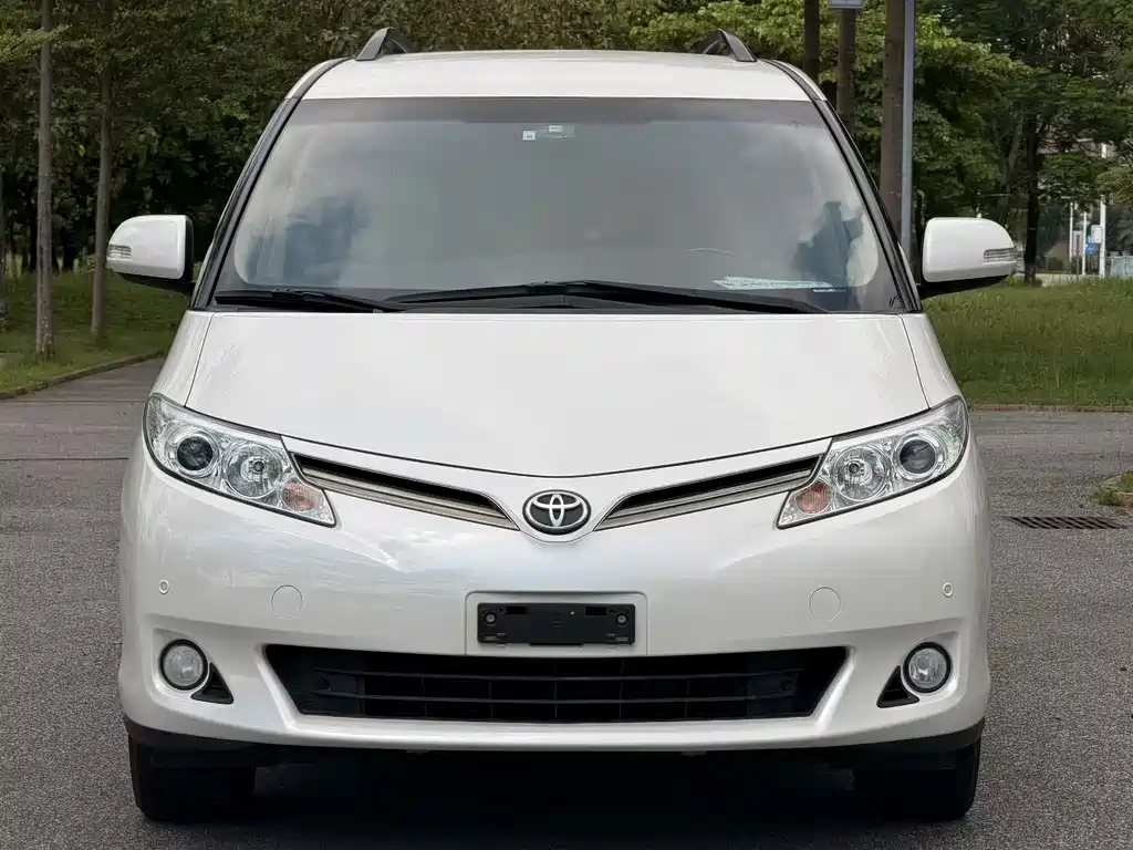 Toyota Previa — миниатюра 2