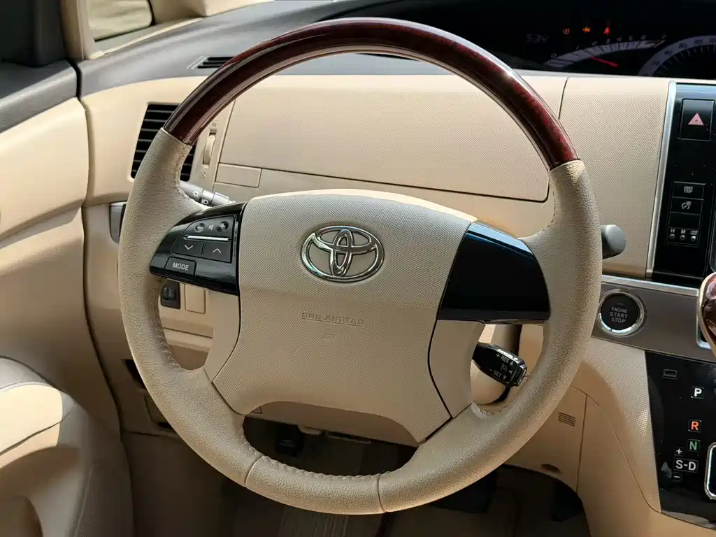 Toyota Previa — миниатюра 8